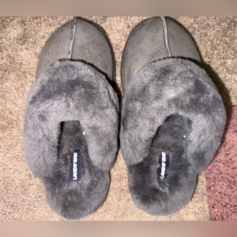 NWOT Lands' End Women’s Suede Slippers Size 9